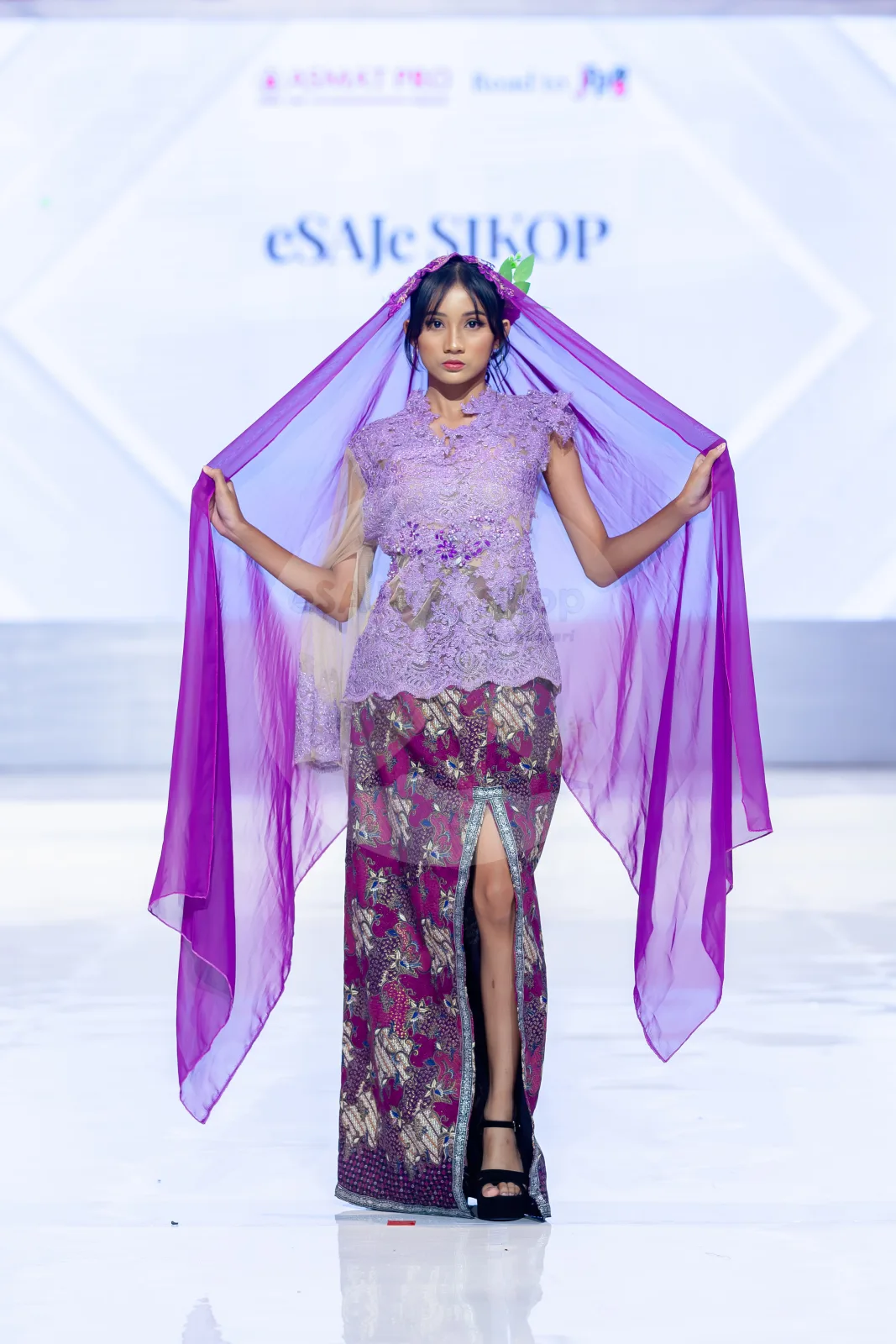 Kebaya Anggun Ungu Royal Keraton Surakarta